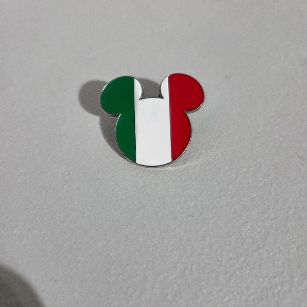 Disney Pin Unisex OS Green White Red Mickey Mouse Italy Flag Epcot Enamel